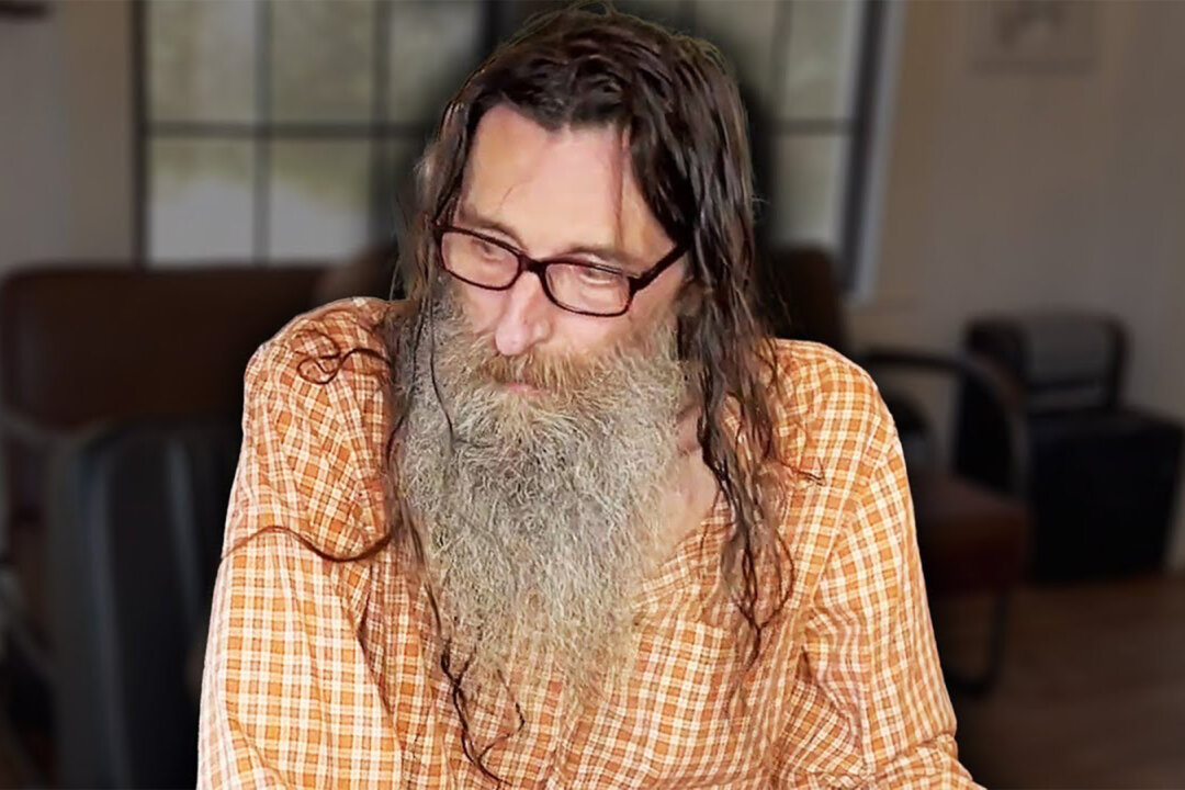 Elderly Homeless Man Transformed by Free Haircut, Looks Unrecognizable After His First Trim in 6 Years