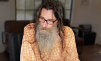 Elderly Homeless Man Transformed by Free Haircut, Looks Unrecognizable After His First Trim in 6 Years