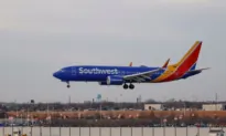 Southwest Jet Aborts Landing at Chicago Midway, Avoids Hitting Private Plane