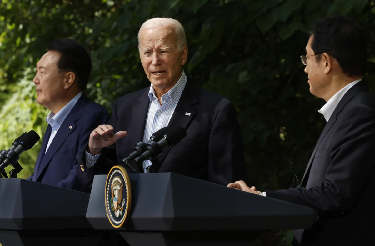 (L-R) South Korean President Yoon Suk Yeol, U.S. President Joe Biden and Japanese Prime Minister Kishida Fumio arrive for a joint news conference following three-way talks at Camp David in Maryland. on Aug. 18, 2023. (Chip Somodevilla/Getty Images)