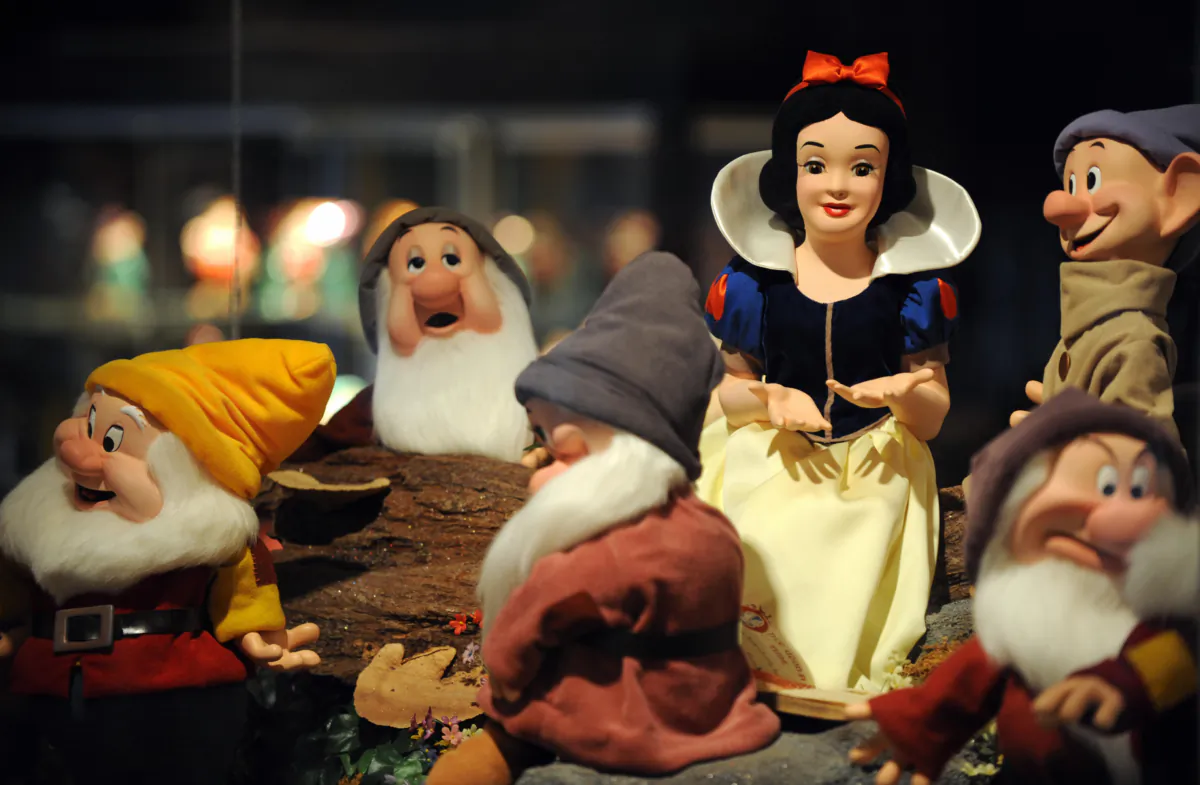 A statue of Snow White and the Seven Dwarfs owned by Michael Jackson is seen on display in Beverly Hills, Calif., on April 13, 2009. (Gabriel Bouys/AFP via Getty Images)