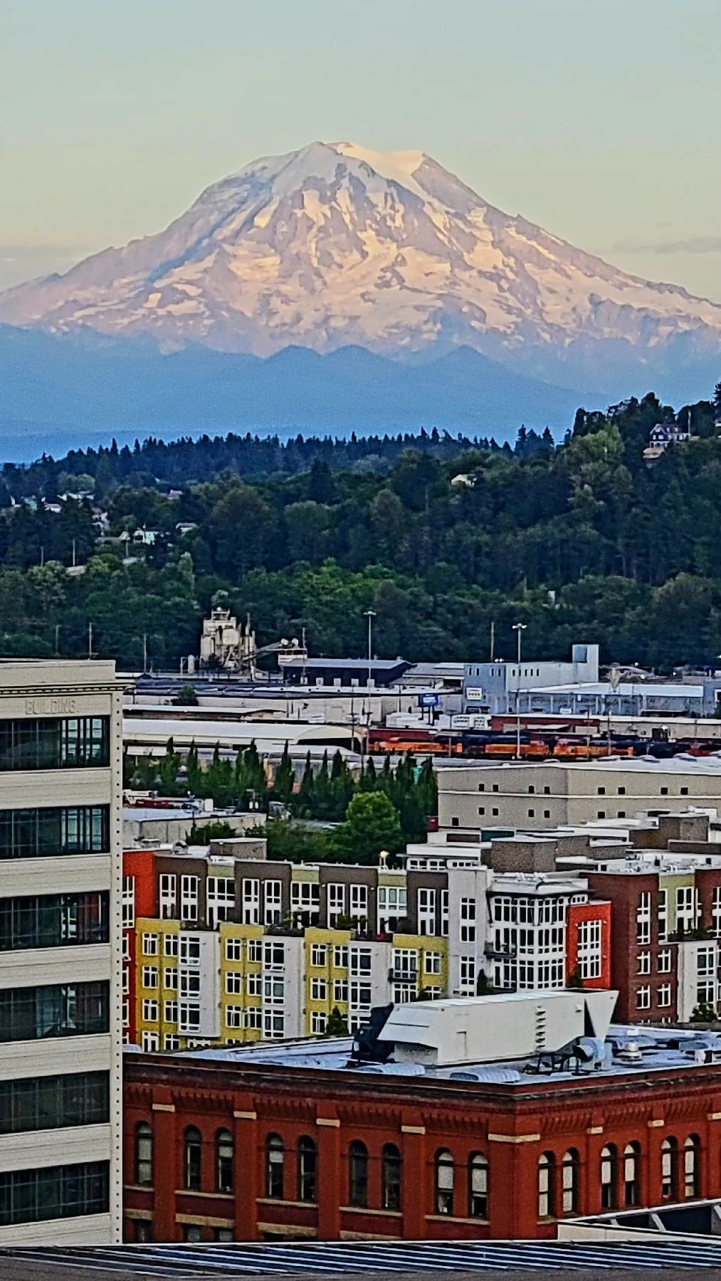 Mount Rainier towers over Tacoma in Washington state. (Jim Farber)