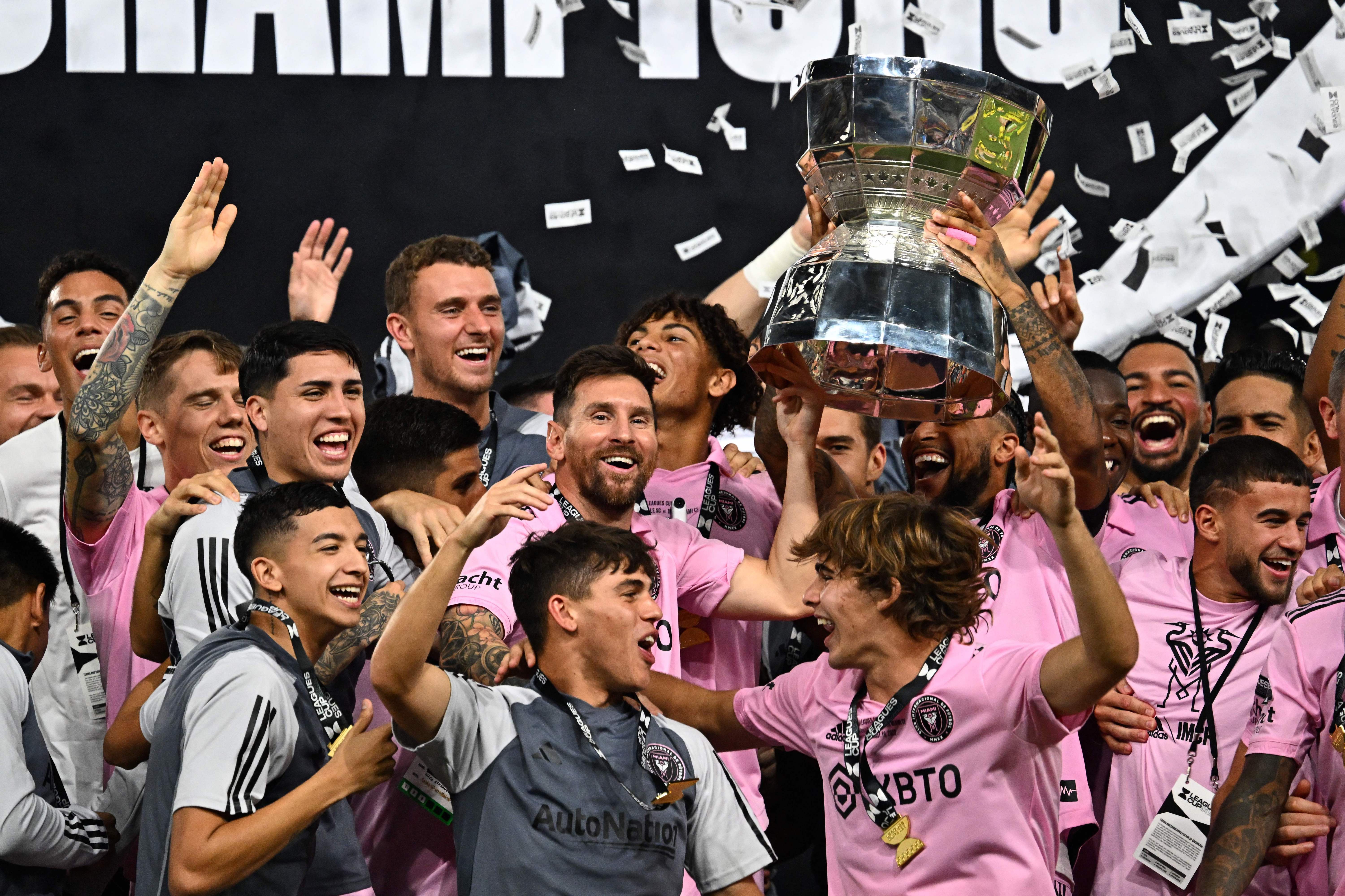 Inter Miami CF owner David Beckham lifts the Leagues Cup trophy after  News Photo - Getty Images