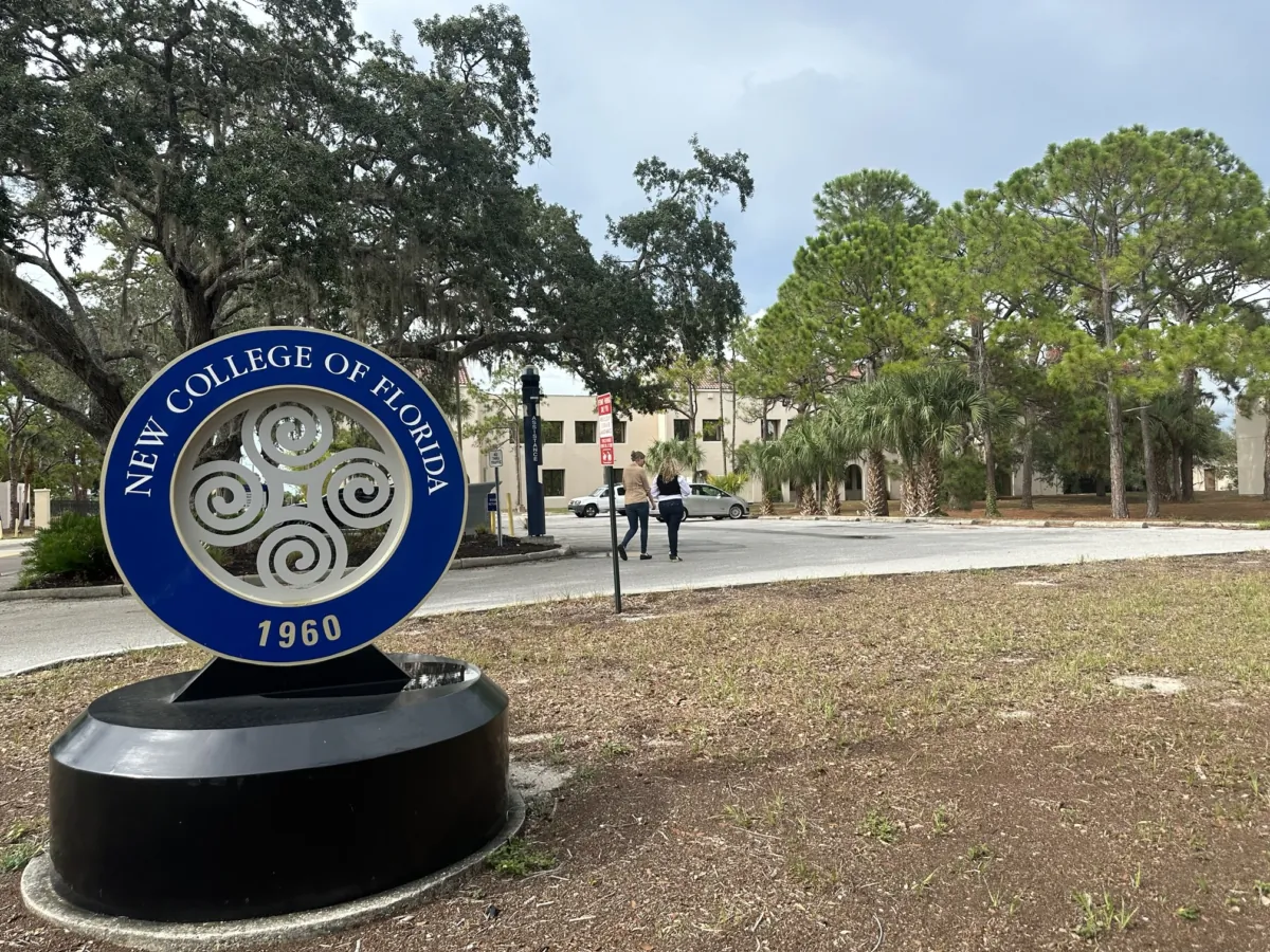 Students walk across the campus of New College of Florida in Sarasota on Aug. 18, 2023. (Nanette Holt/The Epoch Times)
