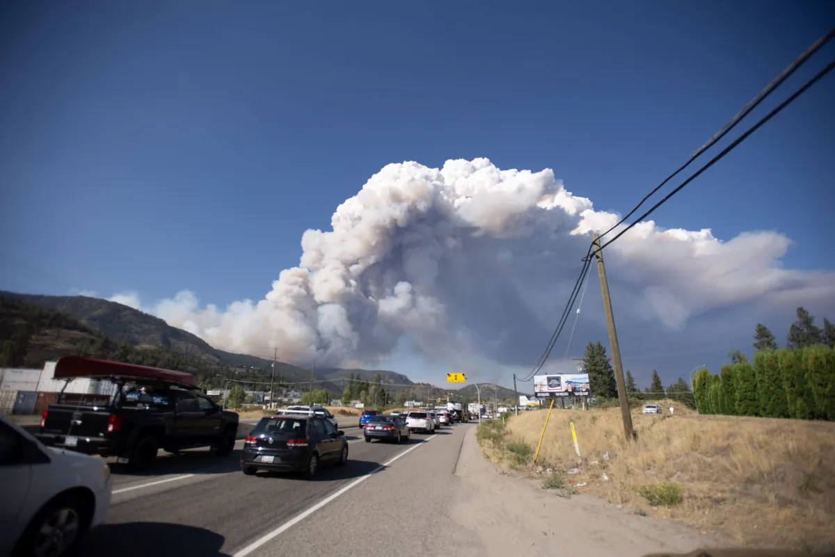 Smoke from the fast-burning McDougall Creek wildfire is seen from Westbank, B.C., on Aug. 17, 2023. (The Canadian Press/Joe O'Connal)