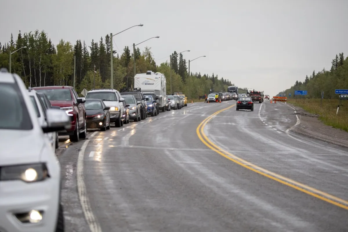 Evacuees from Yellowknife queue up to get gas at Big River Service in Ft. Providence, N.W.T., on Aug. 17, 2023. (The Canadian Press/Bill Braden)