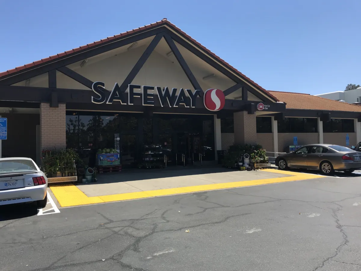 The front entrance of the Safeway store in Walnut Creek, Calif., on Aug. 8, 2023. (Helen Billings/The Epoch Times)