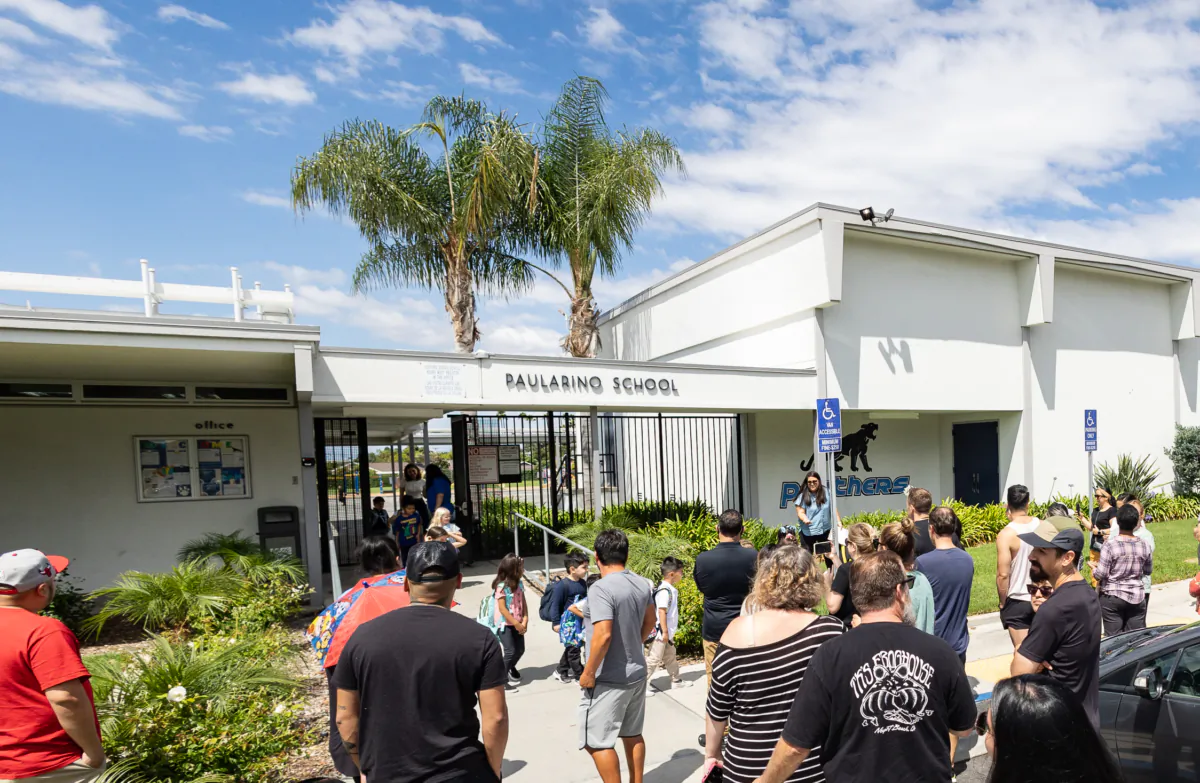 Parents pick up their children at Paularino Elementary School, in the Newport-Mesa Unified School District, in Costa Mesa, Calif., on Aug. 21, 2023. (John Fredricks/The Epoch Times)