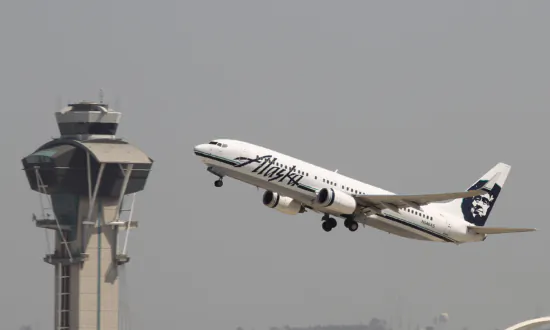 Feds Investigating Air Traffic Controller Fatigue After String of Near-Collisions