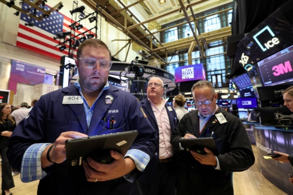 id5479067-traders-are-working