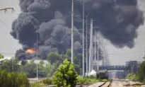 Fire at Louisiana Oil Refinery Sends Tower of Black Smoke Into the Air, but No Injuries Reported