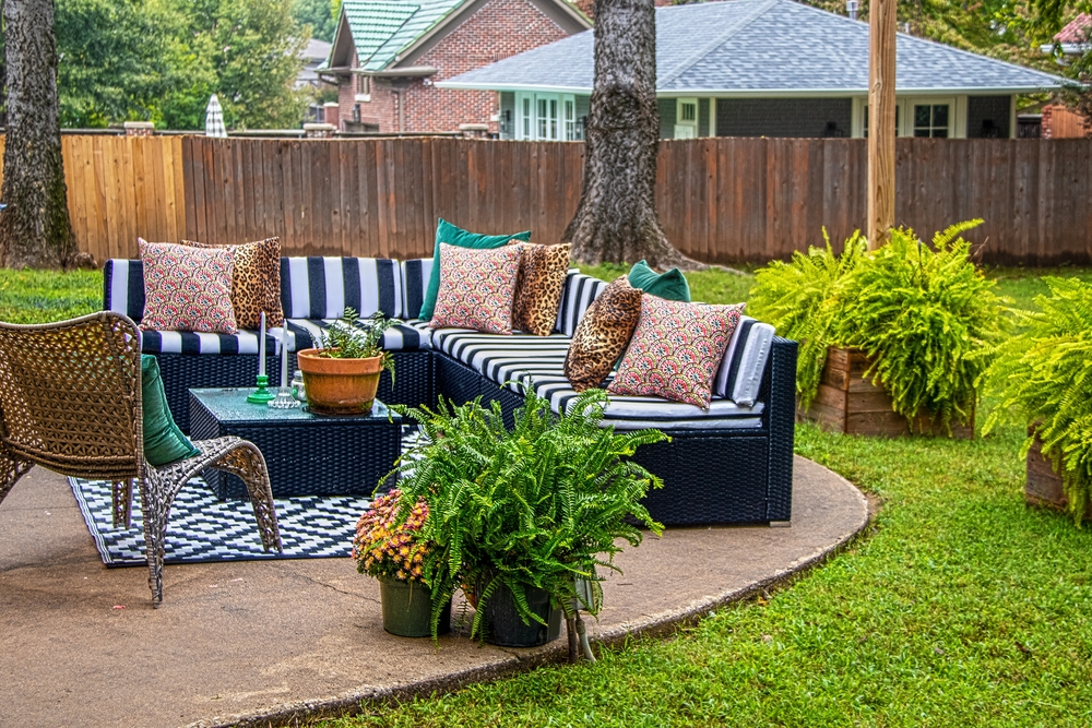 Outdoor Furniture - Striped Sectional On Round Patio With Area