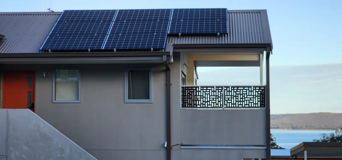 Solar panels can be seen on the roof of a house in Albany, Western Australia, on Aug. 8, 2023. (SUSAN MORTIMER/THE EPOCH TIMES)