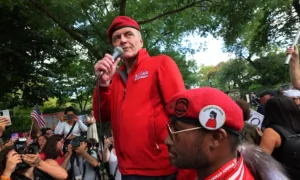New York City Activists Protest at Mayor’s Official Residence Over Immigration Policy