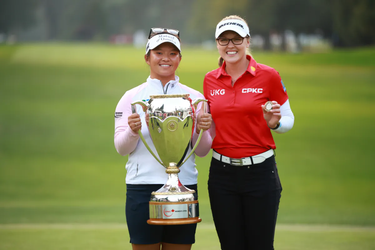 Megan Khang of the United States and Brooke M. Henderson of Canada pose together on the 18th green after the CPKC Women's Open at Shaughnessy Golf and Country Club in Vancouver, B.C., on August 27, 2023. (Vaughn Ridley/Getty Images)