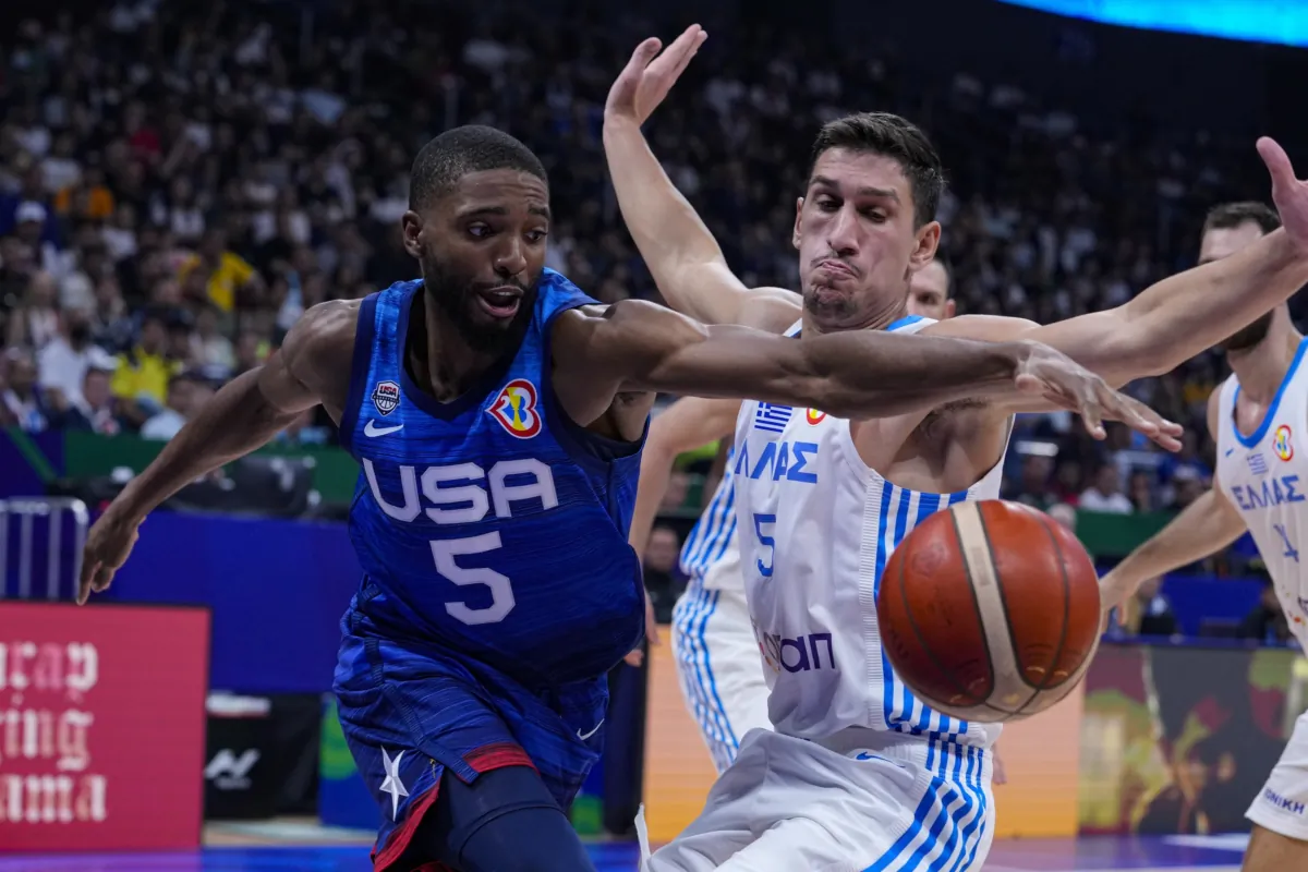 U.S. forward Mikal Bridges (5) recovers the ball in front of Greece guard Giannoulis Larentzakis (5) during the first half of a Basketball World Cup group C match in Manila, Philippines, on Aug. 28, 2023. (Michael Conroy/AP Photo)