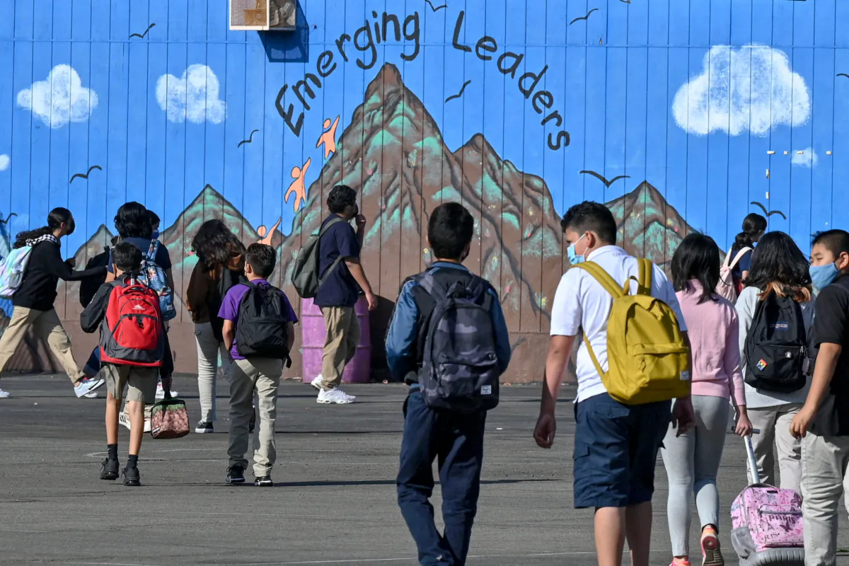 Students walk to their classrooms at a middle school in Los Angeles on Sept. 10, 2021. (Robyn Beck/AFP via Getty Images)
