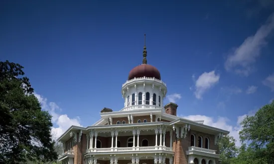 Longwood: A Southern Mansion With a Unique Style