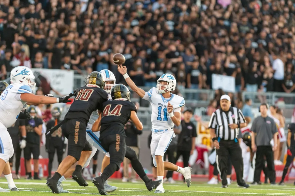Corona Del Mar's quarterback Kaleb Annett (11). (David Woolbert/David Woolbert Photography)