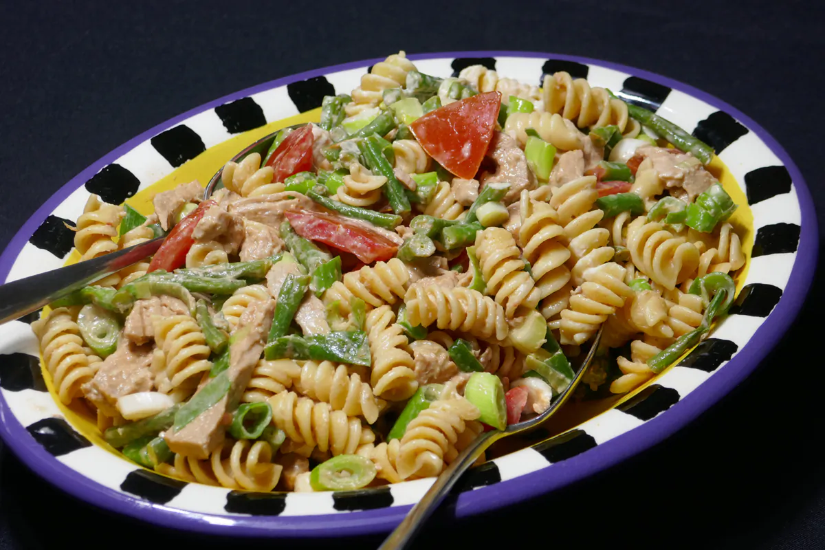 Barbecued Pork Pasta Salad. (Linda Gassenheimer/TNS)