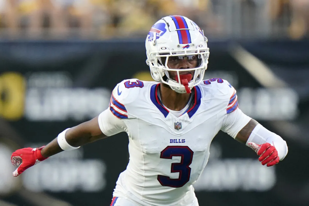 Buffalo Bills safety Damar Hamlin (3) plays in an NFL preseason football game against the Pittsburgh Steelers in Pittsburgh on Aug. 20, 2023. (Gene J. Puskar/AP Photo)