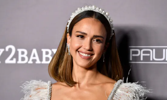 Jessica Alba, Lizzy Mathis Pursue ‘Honest Renovations’ on Roku