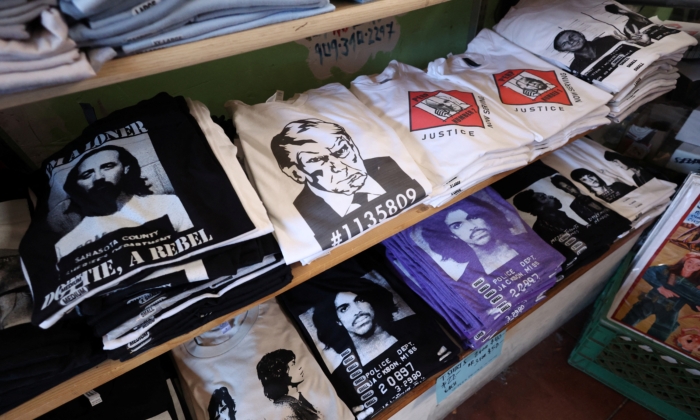 ‘Unprecedented’ Demand for Trump Mugshot Merch: Retailer | The Epoch Times