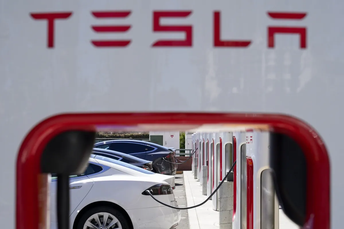 Tesla vehicles charge at a station in Emeryville, Calif., on Aug. 10, 2022. (Godofredo A. Vásquez/AP Photo)