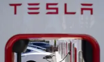 Tesla Is Allowing No-hands Driving With Autopilot for Longer Periods. US Regulators Have Questions