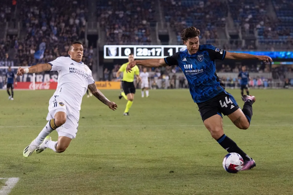 San Jose Earthquakes forward Cade Cowell (44) controls the ball during the first half against Los Angeles Galaxy defender Calegari (2) at PayPal Park San Jose, Calif., on Aug 30, 2023. (Stan Szeto/USA TODAY via Field Level Media)