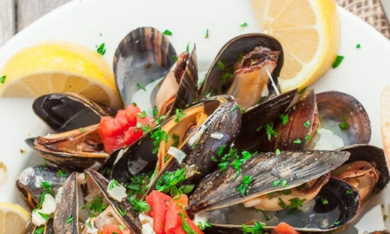 Mussels in Lemon Butter Wine Sauce