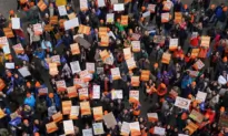 Junior and Consultant NHS Doctors to Strike Together Over Pay