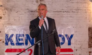 RFK Jr.: Washington Politicians Are ‘Strip-Mining the Middle Class’