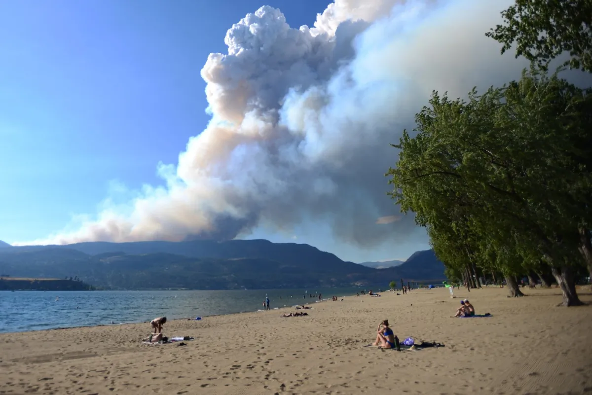 Smoke from the McDougall Creek fire is seen over Okanagan Lake from Kelowna, B.C., on Aug. 17, 2023. (The Canadian Press/Joe O'Connal)