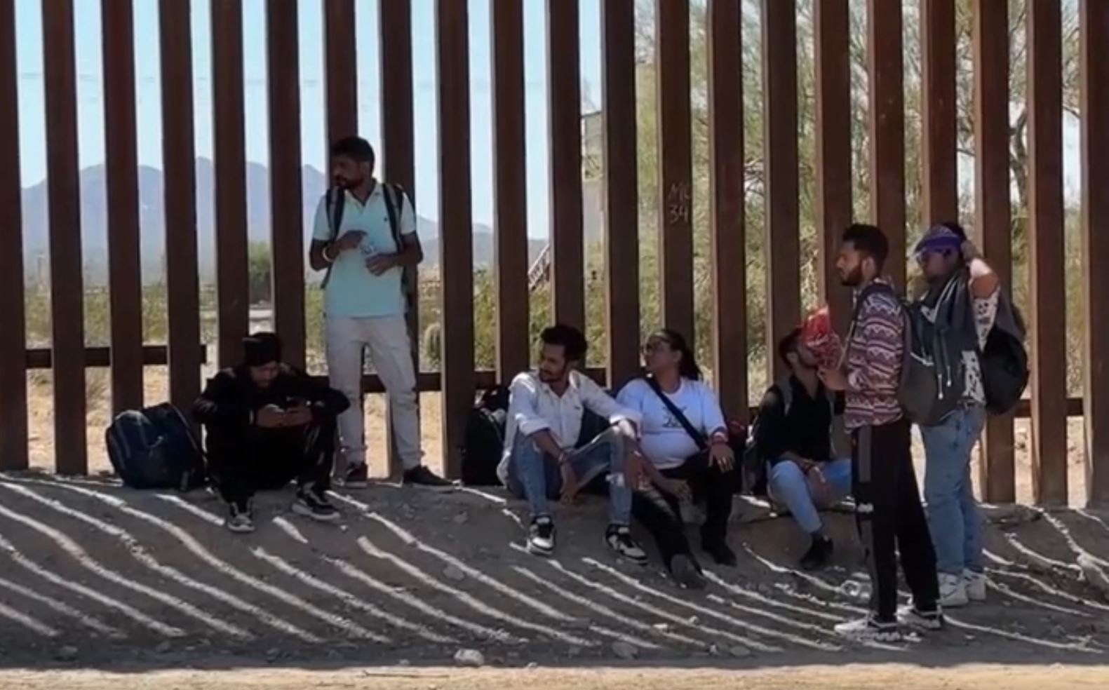 Migrants Pouring Into US Illegally Through Remote Arizona Desert ...