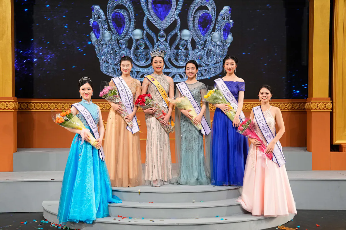 Miss NTD Cynthia Sun, surrounded by runner-ups at NTD's inaugural Global Chinese Beauty Pageant on Sept. 30, 2023, in New York. (Larry Dye/The Epoch Times)