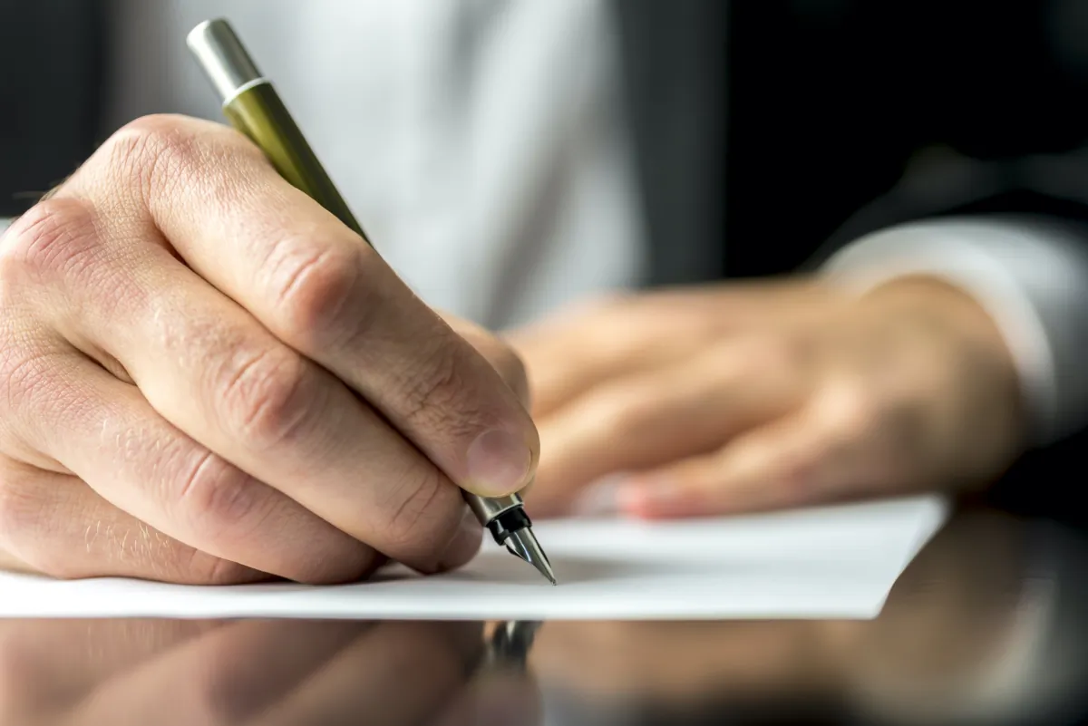 Mary Hunt answers questions from her readers. (Gajus/Shutterstock)