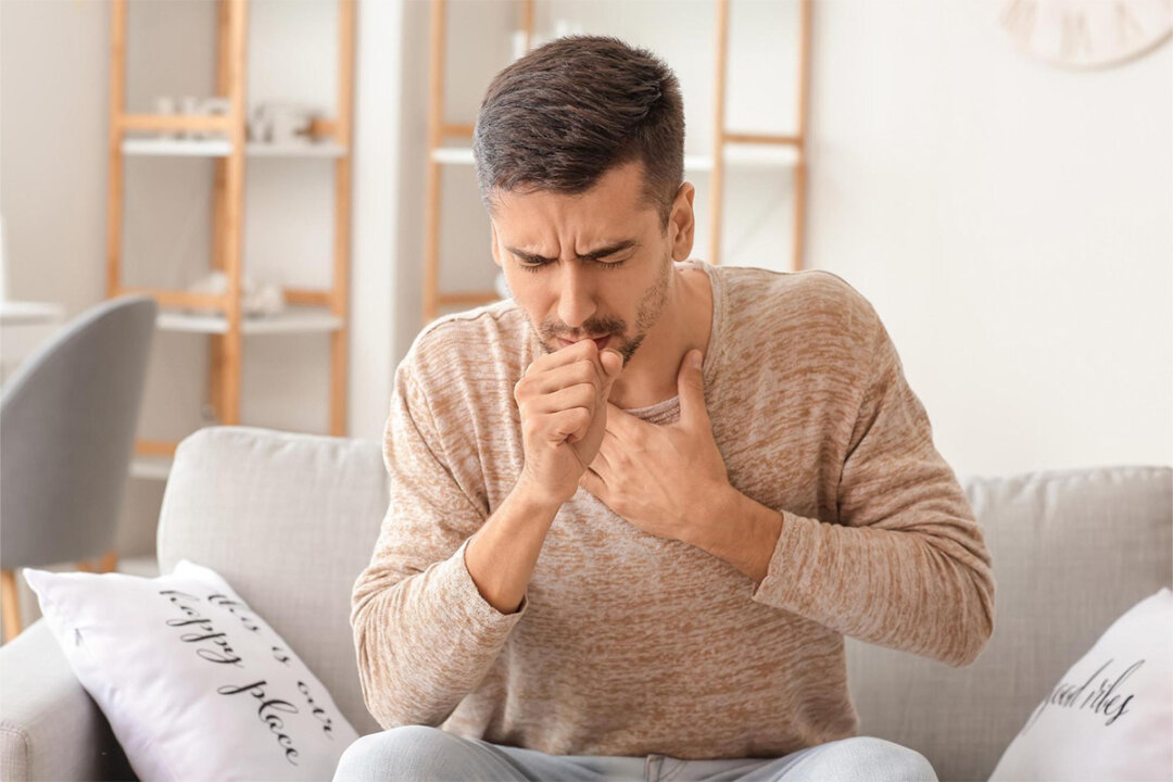 When experiencing an asthma attack, acupressure points can be used for self-help. (Pixel-Shot/Shutterstock)