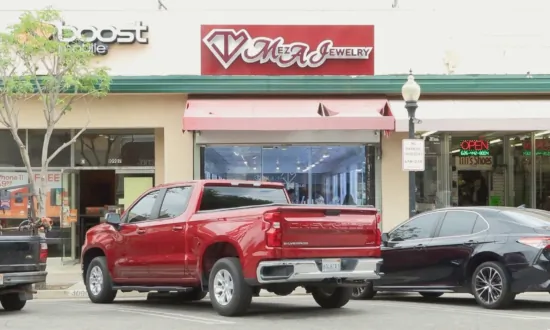 California Family Jewelry Store Owner Urges Self-Protection After Robbery Foiled