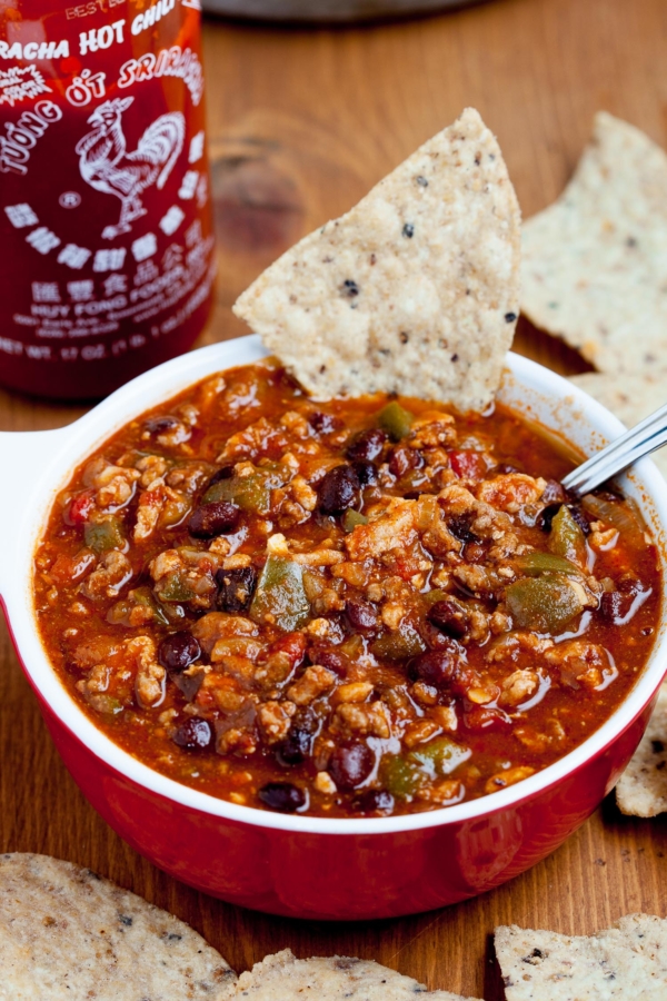 Crockpot-turkey-chili-with-chips