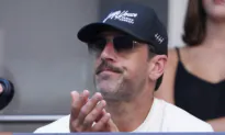 Jets’ Aaron Rodgers Shows Support for Unvaccinated Tennis Star Novak Djokovic