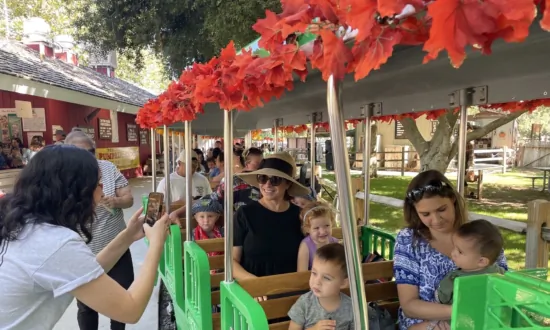 Irvine Park Railroad Unveils New Electric Train