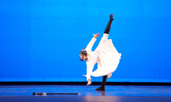 Shen Yun Dancer Displays Lost Technique in NTD Competition