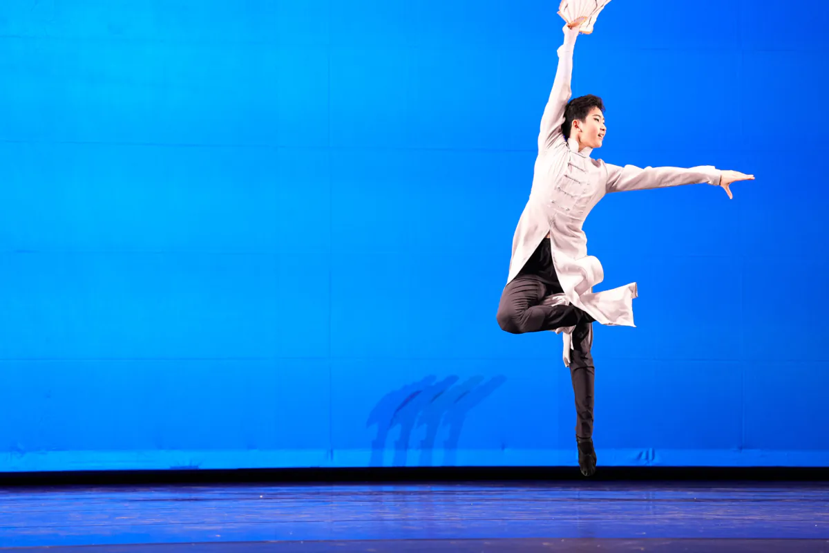 Ethan Guo performs "Fan of a Foreign Land" in the preliminary round of the NTD International Classical Chinese Dance Competition in Purchase, New York, on Sept. 8, 2023. (Larry Dye)
