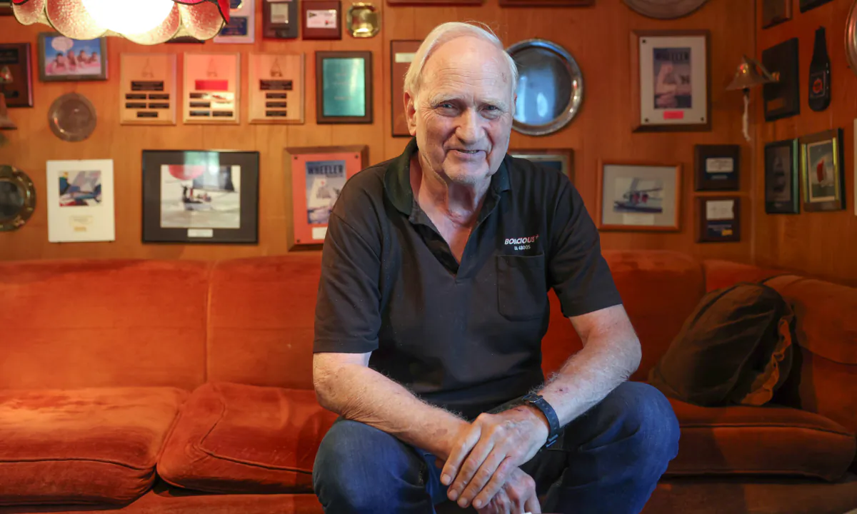 Research physicist John F. Clauser poses for a photo at his home in Walnut Creek, Calif., on Oct. 4, 2022. (Justin Sullivan/Getty Images)