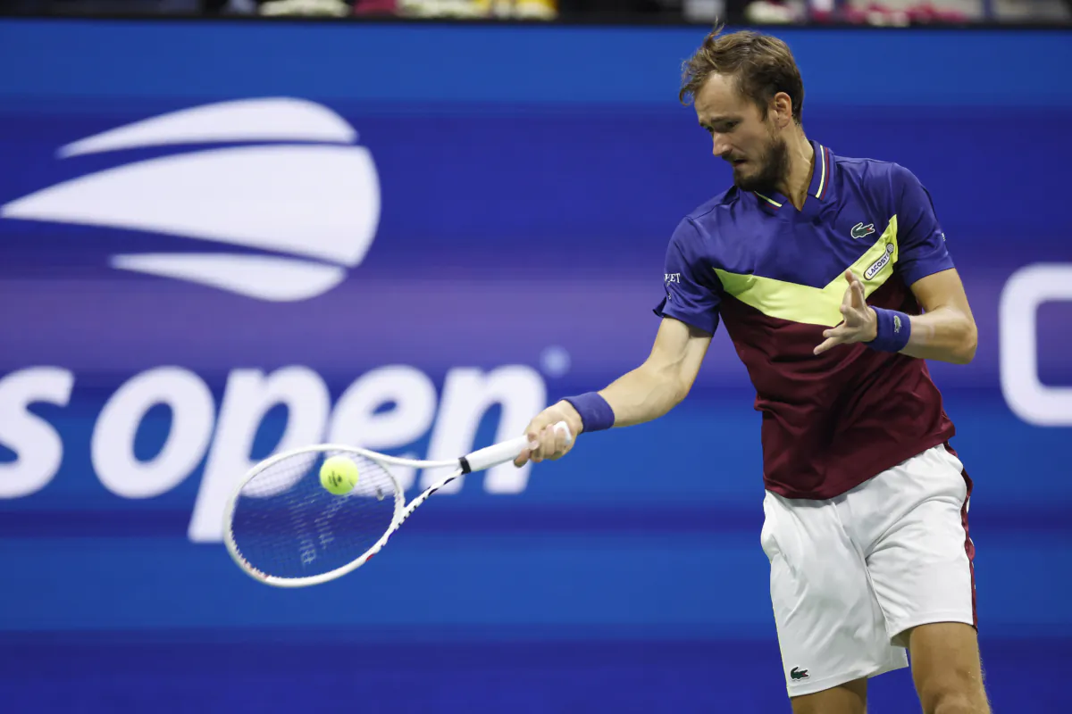 Daniil Medvedev of Russia returns a shot against Carlos Alcaraz of Spain during their Men's Singles Semifinal match on Day Twelve of the 2023 US Open at the USTA National Tennis Center in the Flushing neighborhood of the Queens borough of New York City, on Sept. 8, 2023. (Sarah Stier/Getty Images)