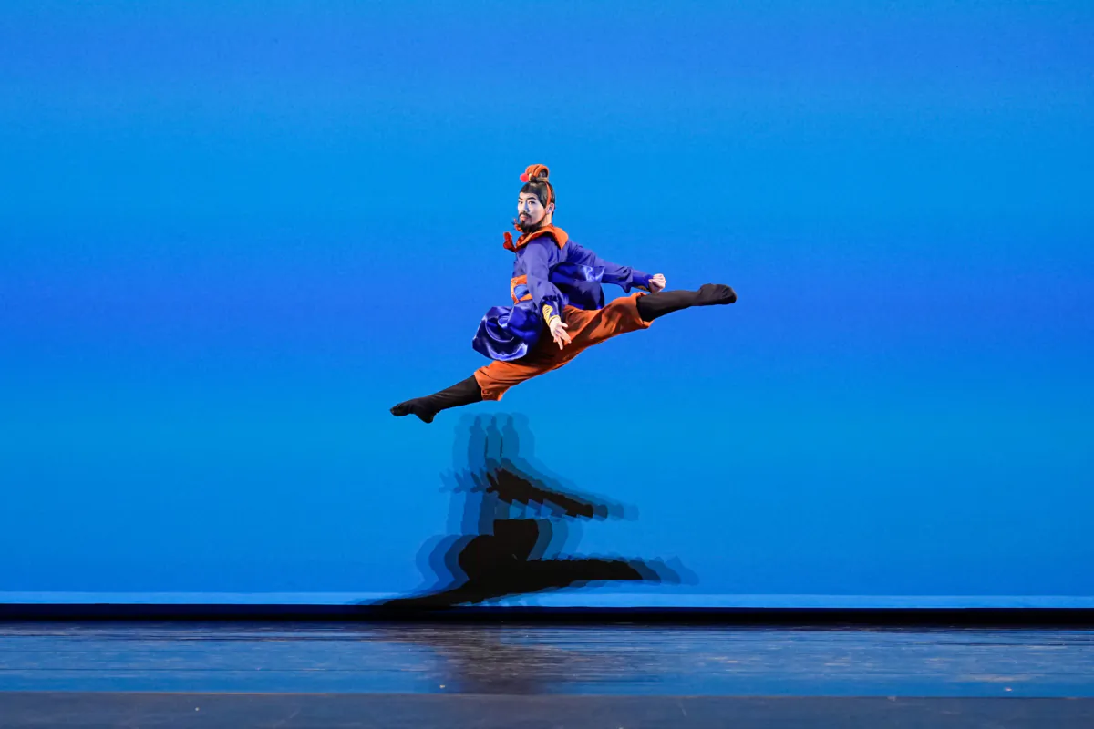 Ryan Zhou performs "Siege of Gaixia" in the preliminary round of the NTD International Classical Chinese Dance Competition in Purchase, N.Y., on Sept. 7, 2023. (Larry Dye)