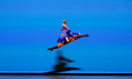 Classical Chinese Dance ‘A Gift From the Heavens’: Bronze Award Winner