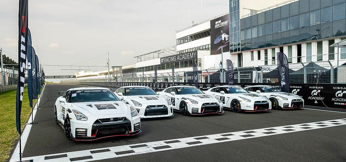 white cars in GRAN TURISMO