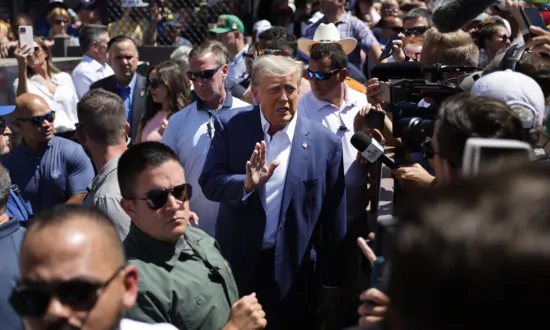 Trump Travels to Iowa to Attend Iowa–Iowa State Football Game